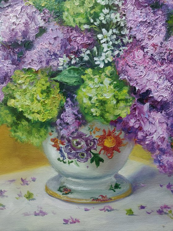 Lilac bouquet still life