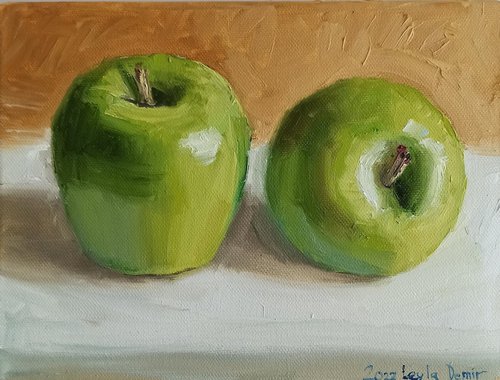 Green apple by Leyla Demir