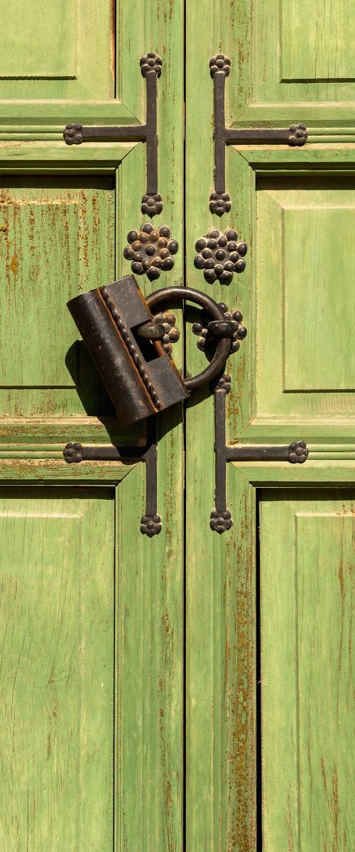 Korean Door by Tom Hanslien