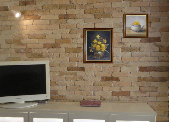 Teapot with yellow flowers