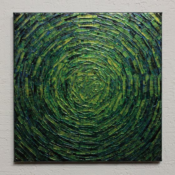 Emerald green concentric shine