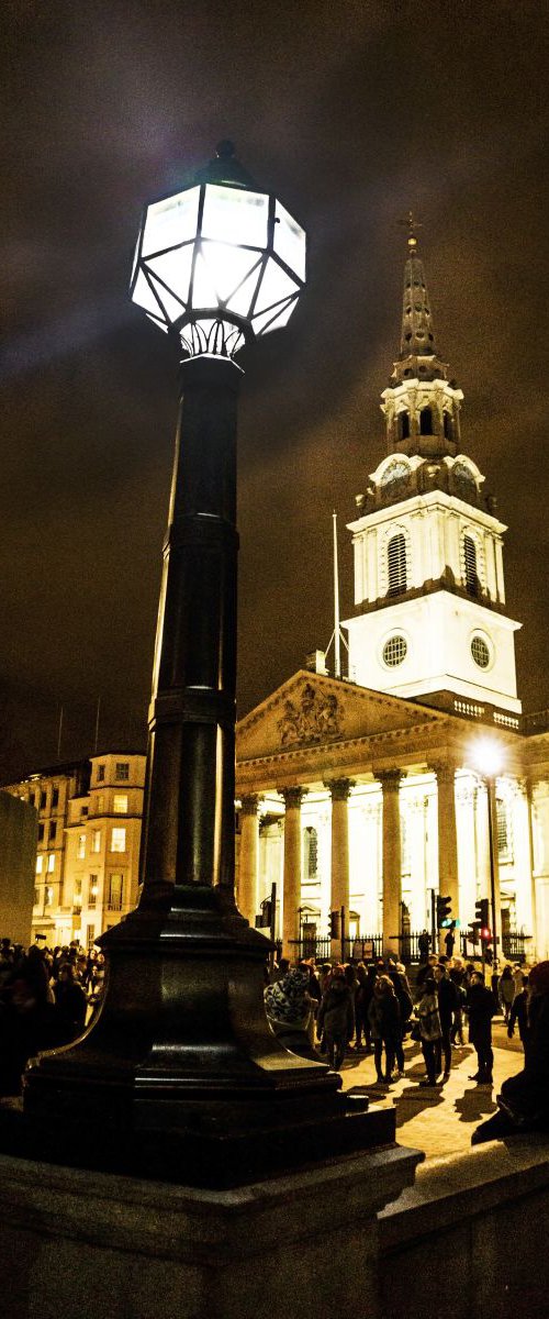 STREETLAMP TRAFALGAR SQUARE 12" X 8" 2/150 by Laura Fitzpatrick