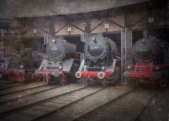 Old steam trains in the depot 12 - print on canvas 60x80x4cm