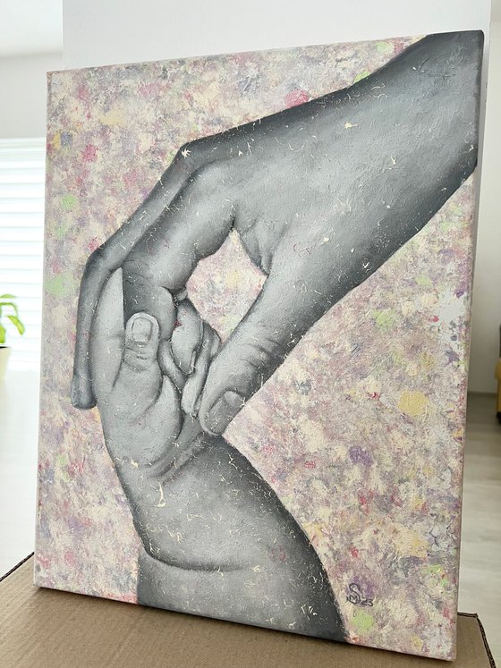 Hold your hand / Portrait of mother and baby hands