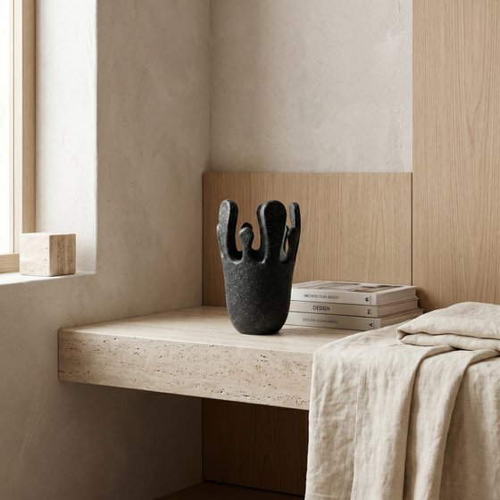 Crown Vase Black Stone