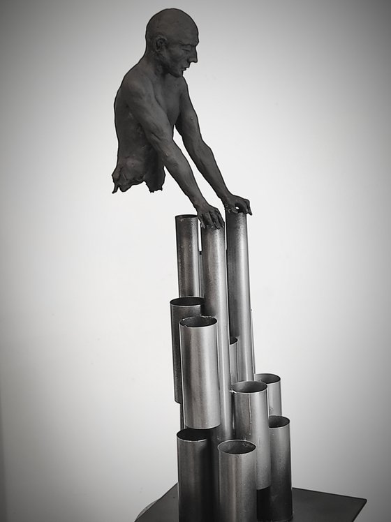 "Maestro" Unique mixedmedia sculpture 65x25x25cm.