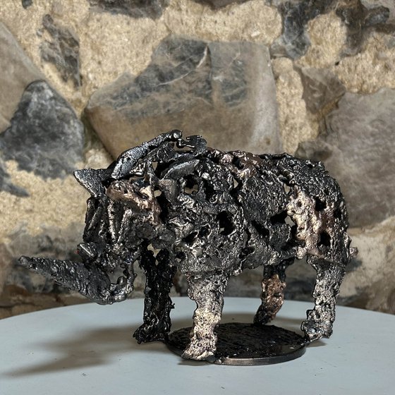 Air and bronze rhinoceros