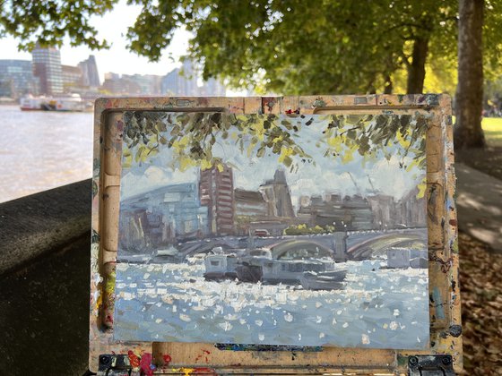 Lambeth Bridge against the sun