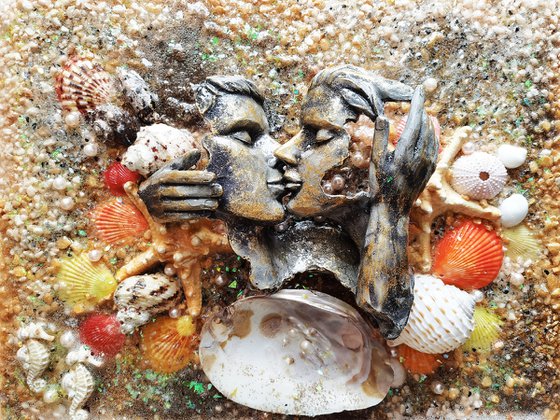 Love kissing couple Man woman wall hanging stone sea shells sculpture