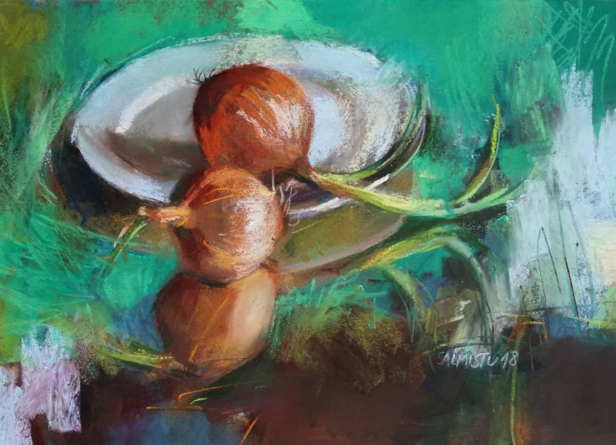 Onions on silver tray II by Silja Salmistu