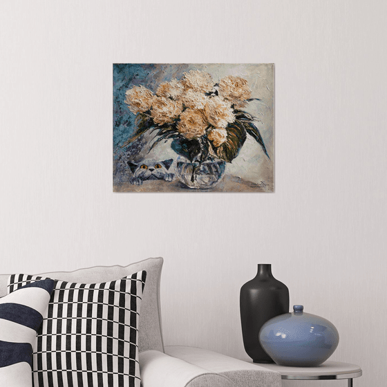 Vase with white flowers