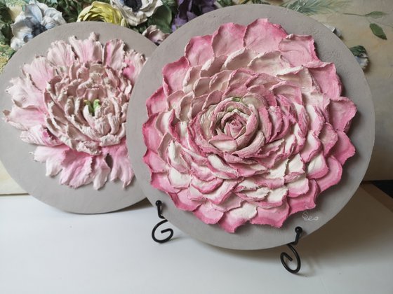 Giant rose - round panel with a flower, 30x30x4 cm