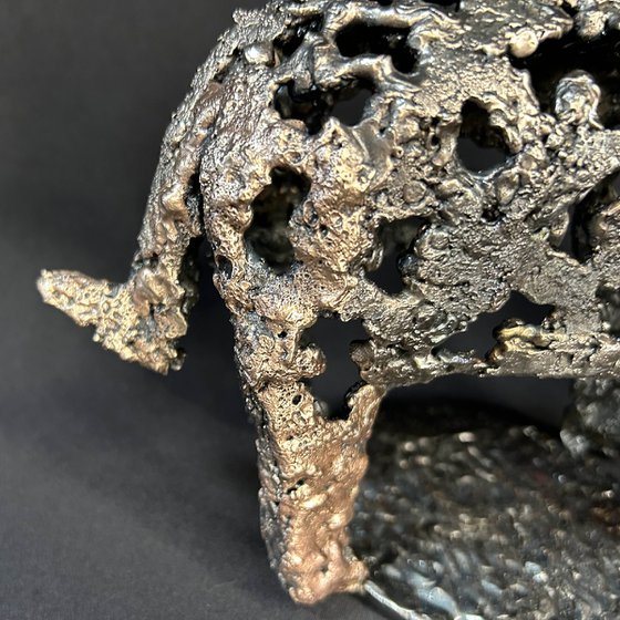 Air and bronze rhinoceros