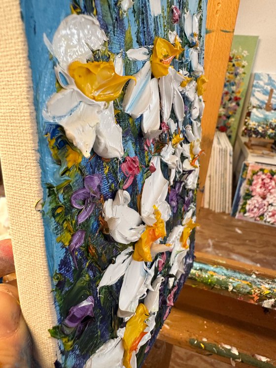 Daisies impasto flowers