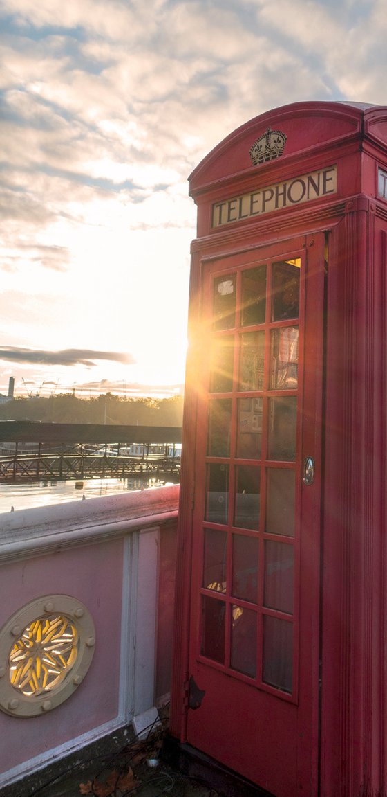 Albert Bridge Telephone Box 1/20 8"X12"