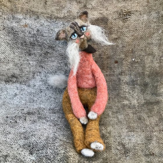 Grenadine, felted wool cat