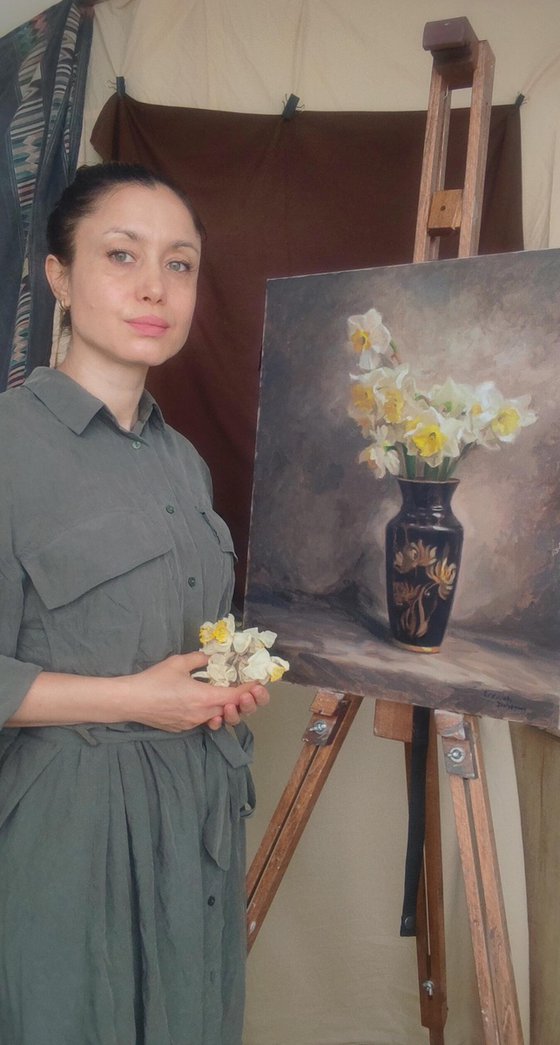 11 Daffodils in a Vase