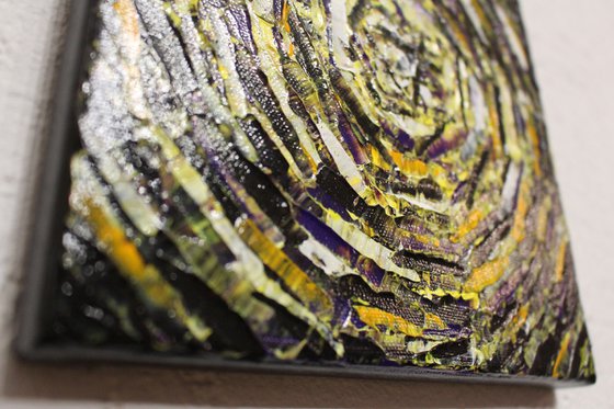 Small yellow-purple burst V4