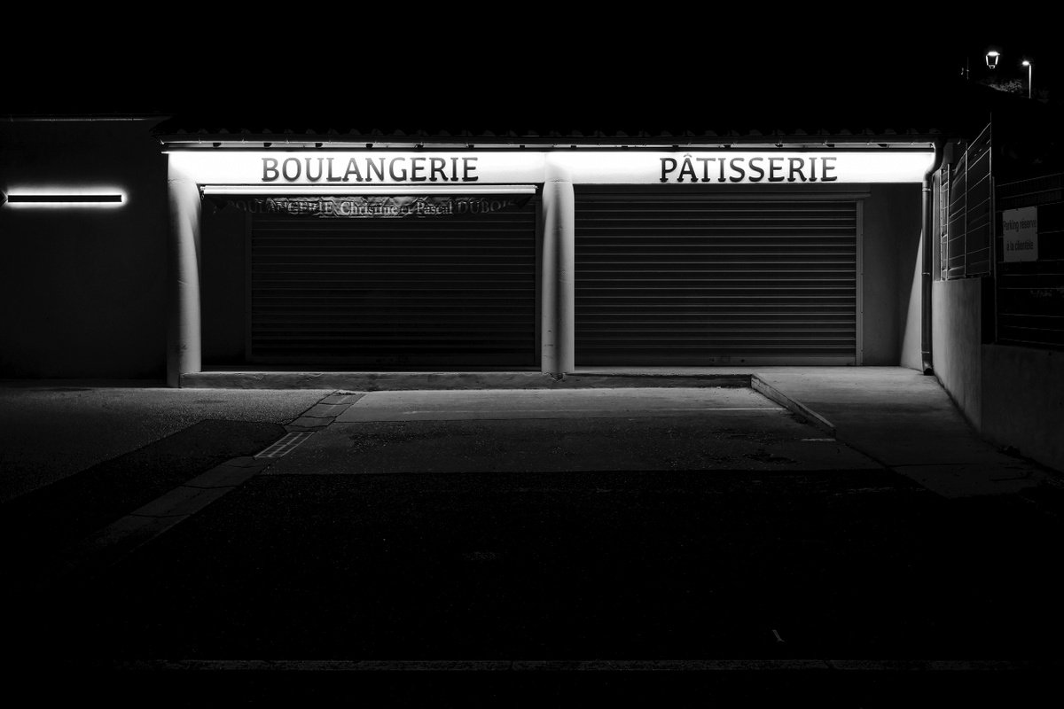 Boulangerie la nuit by Lionel Le Jeune