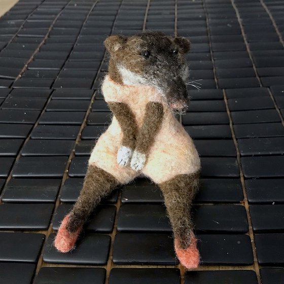 Bolchoï, felted wool shrew