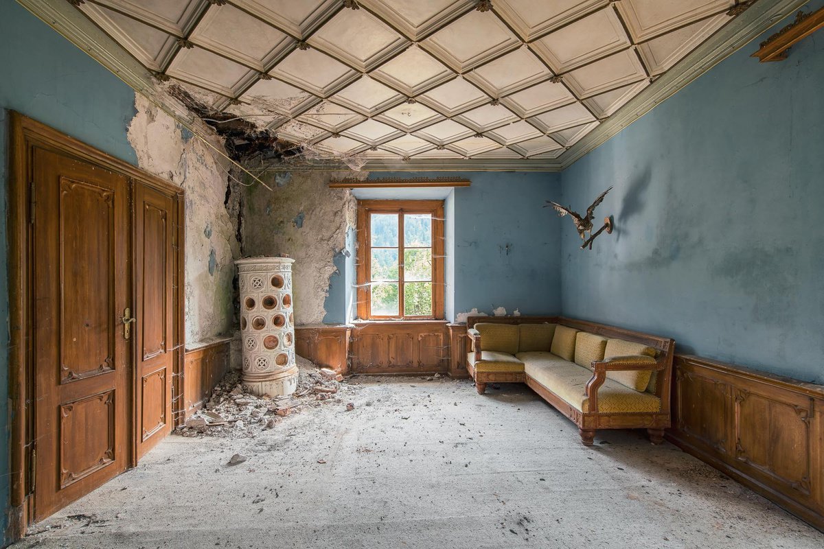 Photorealistic Cityscapes Photograph By Michael Schwan, 51 X 35", Villa Eagle, Original Artwork