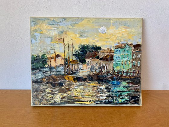 Full Moon in the City