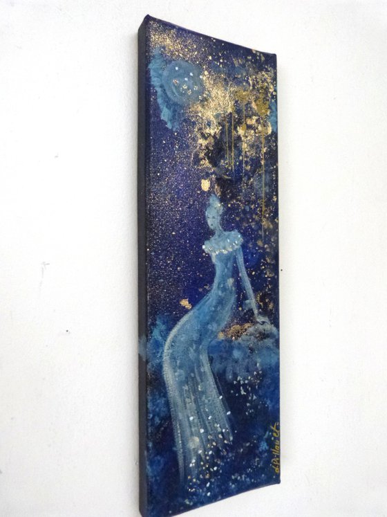 The blue lookout 10x 30 cm