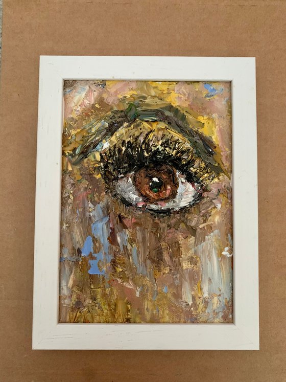 Brown eye
