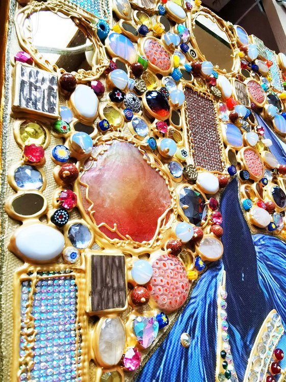 Horses in gold. Love.