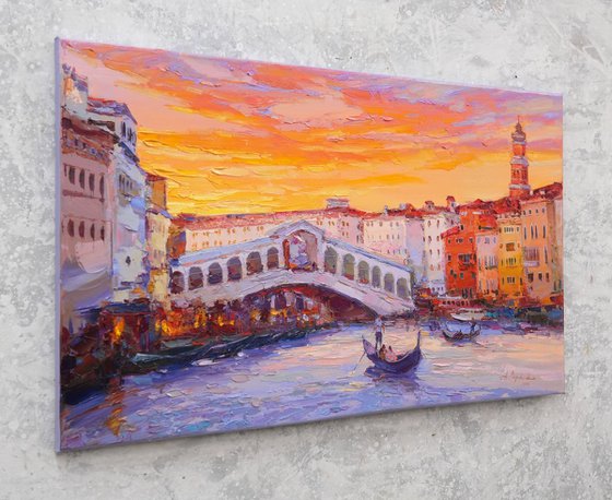 Rialto Bridge. Venice evening
