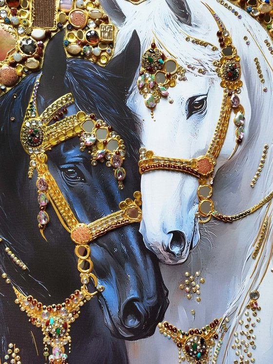 Horses in gold. Love.