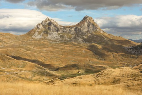 Mountains range by Nikola Lav Ralevic