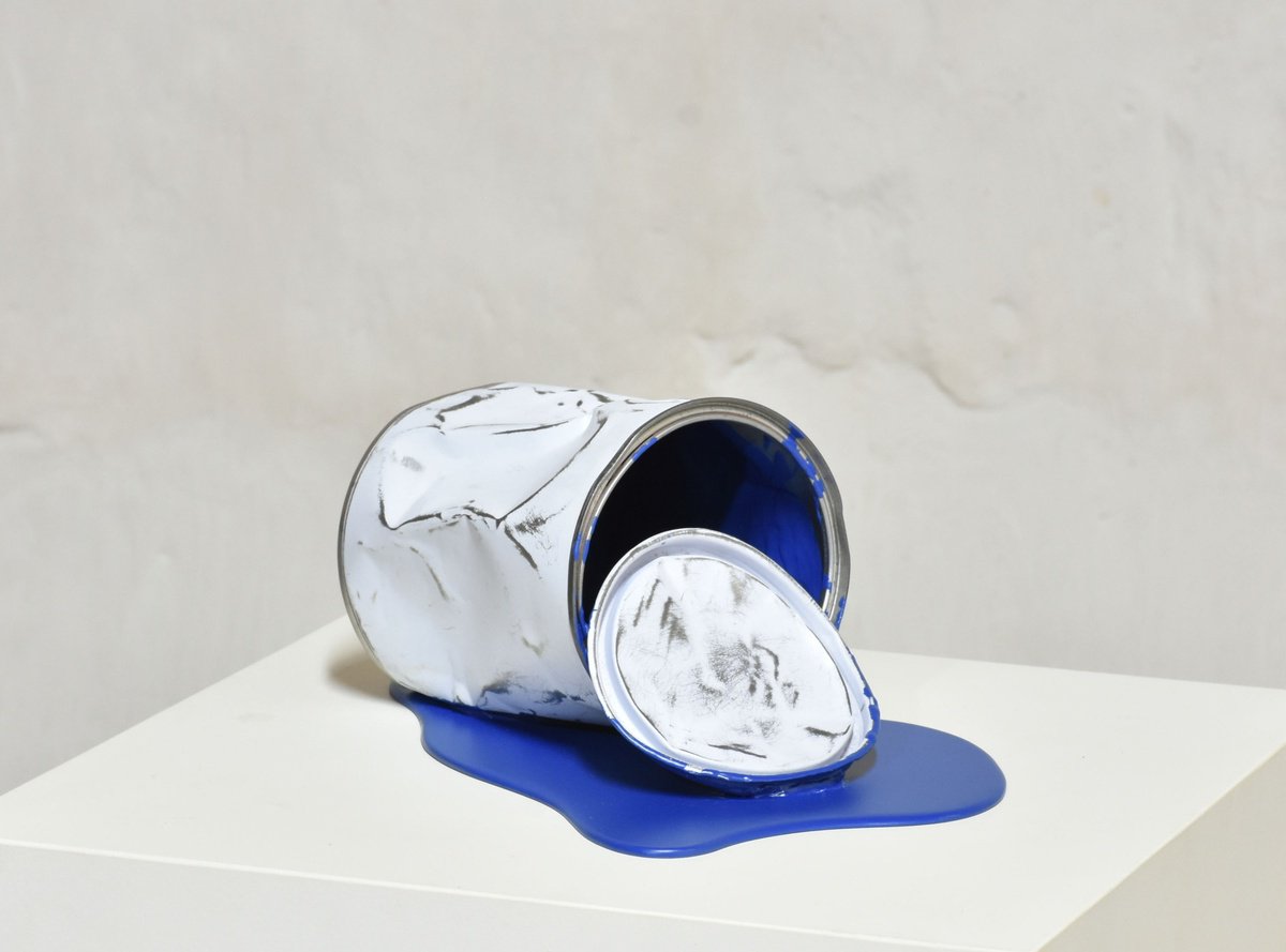 Le vieux pot de peinture bleu - 321 by Yannick Bouillault