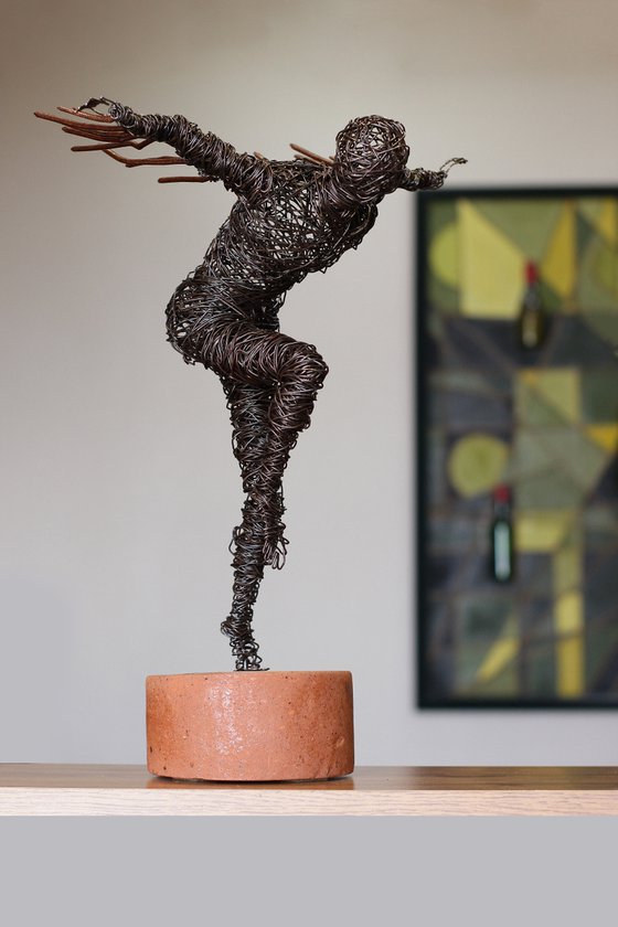 Soaring (46x17x37 3.2kg iron, tufa)