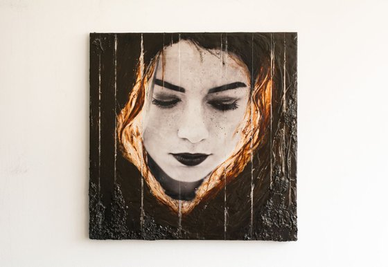 "Reign" (50x50x3cm) - Unique portrait artwork on wood (abstract, portrait, gouache, original, painting, coffee, debris, acrylic, oil, watercolor, encaustics, beeswax, resin, wood)