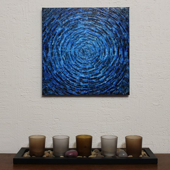 Concentric blue shine