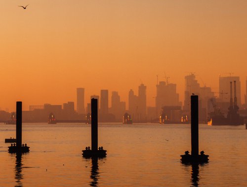 Thames View II by Tom Hanslien