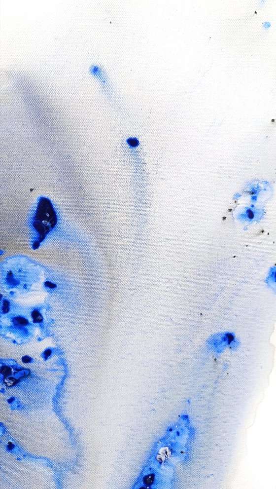 Nature 557 — Abstract Organic Blue