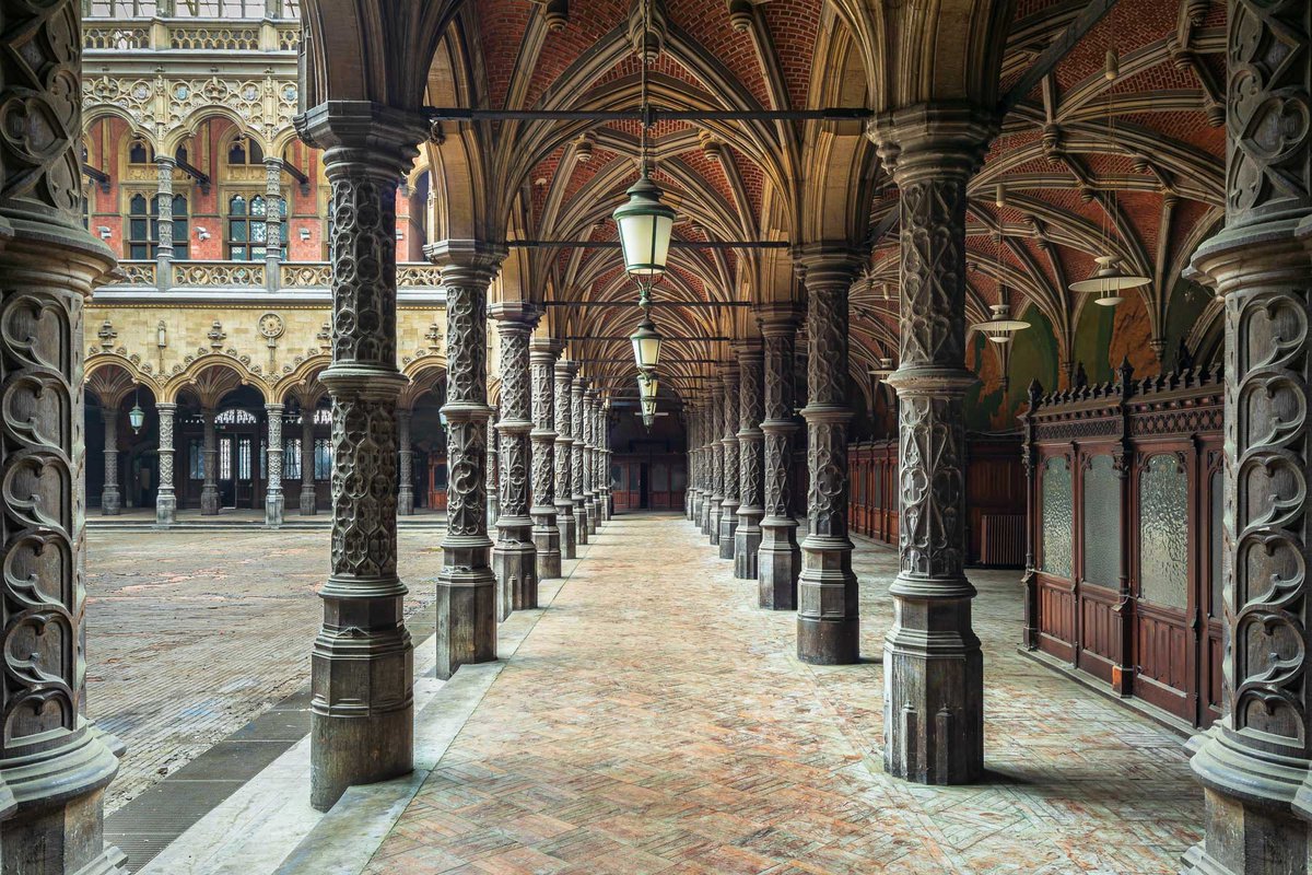 Photorealistic Cityscapes Photograph By Michael Schwan, 51 X 35", The Mother Of Stock Exchanges, Original Artwork