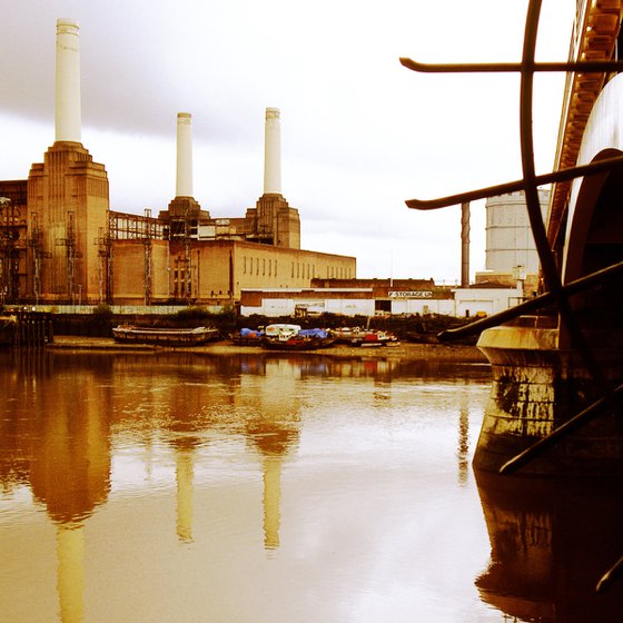 BATTERSEA POWER STATION REFLECTING IN THE THAMES