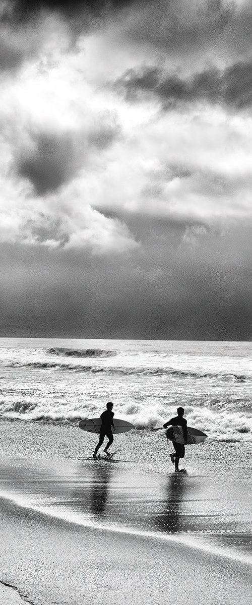 Storm Surfers, Santa Monica by Heike Bohnstengel