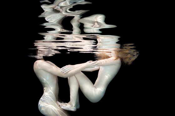 Porcelain - underwater photograph - from series Porcelain - print on aluminum