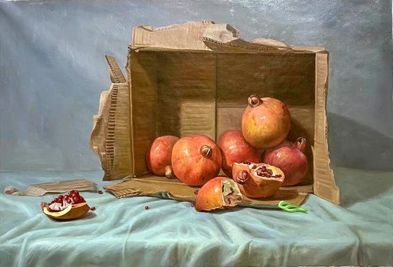 Still life:Persimmons in the carton