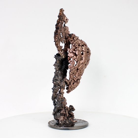 Mountain yogi 89-22 - bronze back sculpture on metal lace