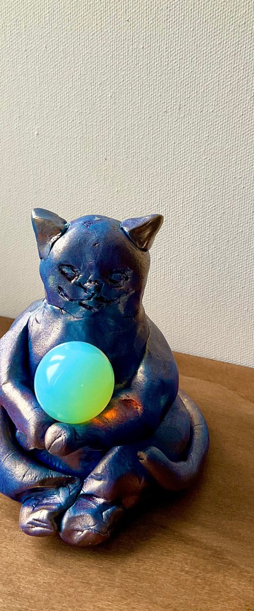 CLAIRVOYANT CAT by Vera Klimova
