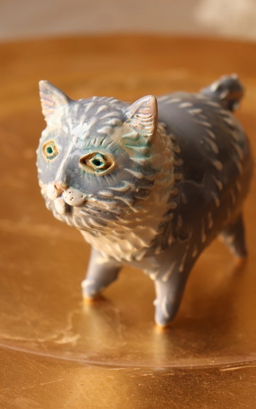 Grey Pussycat. Tiny sculpture by Elya Yalonetski by Elya Yalonetski