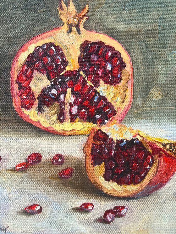 Pomegranates slices