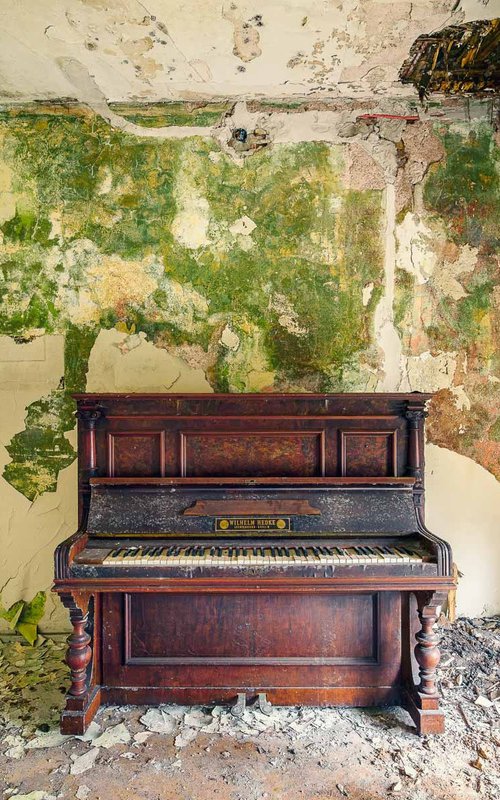 Green piano (large) by Michael Schwan