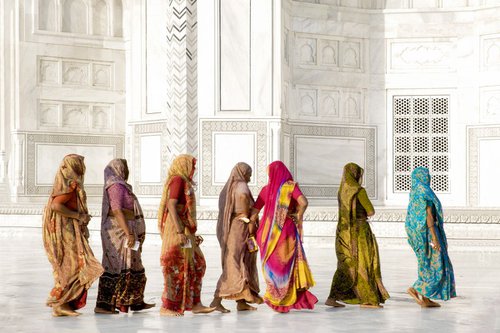 Waiting in line, Taj Mahal by Suzanne Porter