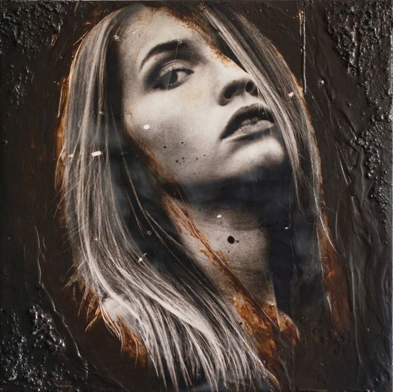 "Close by me" (40x40x3cm) - Unique portrait artwork on wood (abstract, portrait, gouache, original, painting, coffee, acrylic, oil, watercolor, encaustics, beeswax, resin, wood)